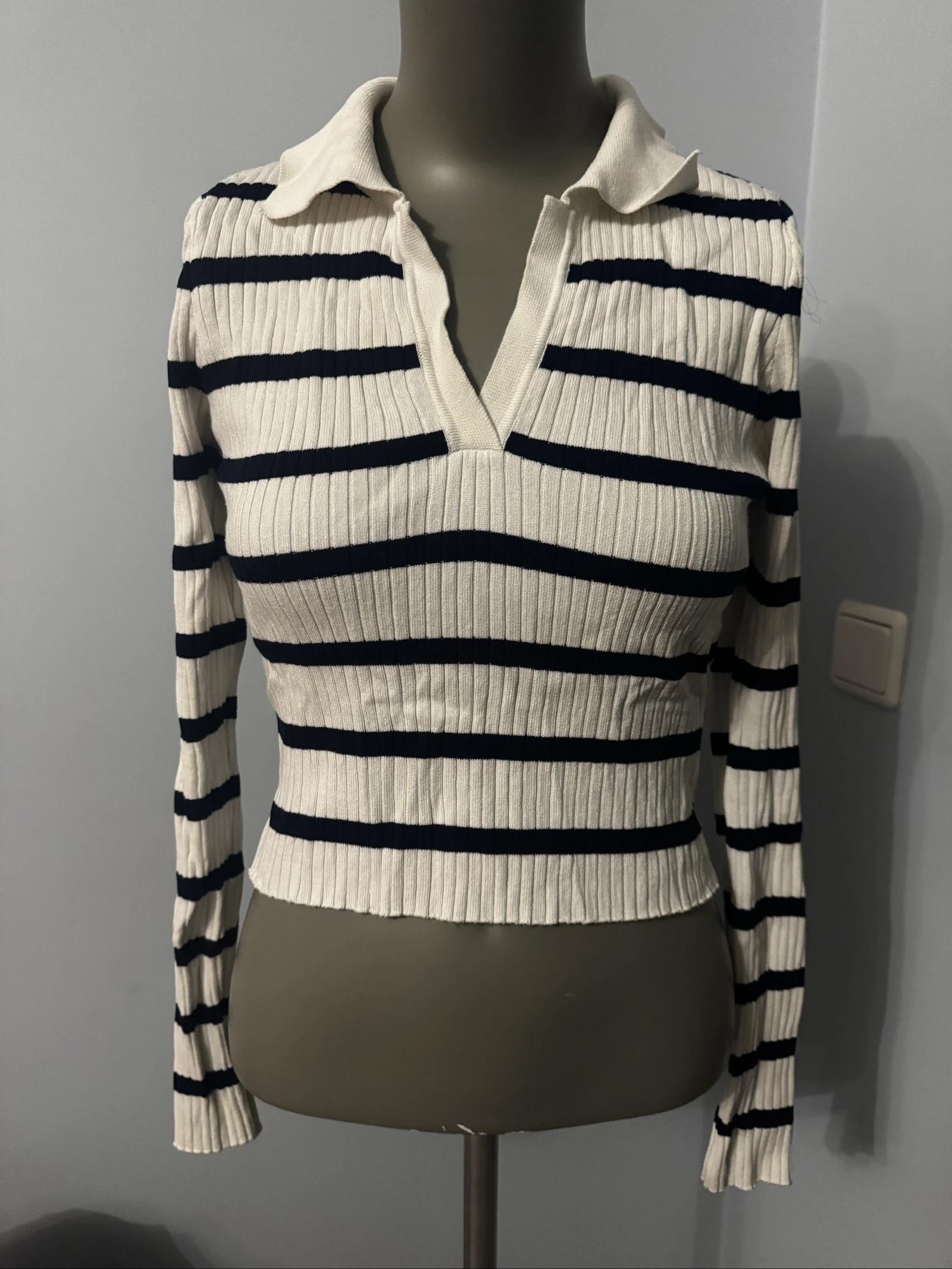 Camisola Canelada Branco & Azul Marinho | Gola Polo | Tamanho Único (veste S)
